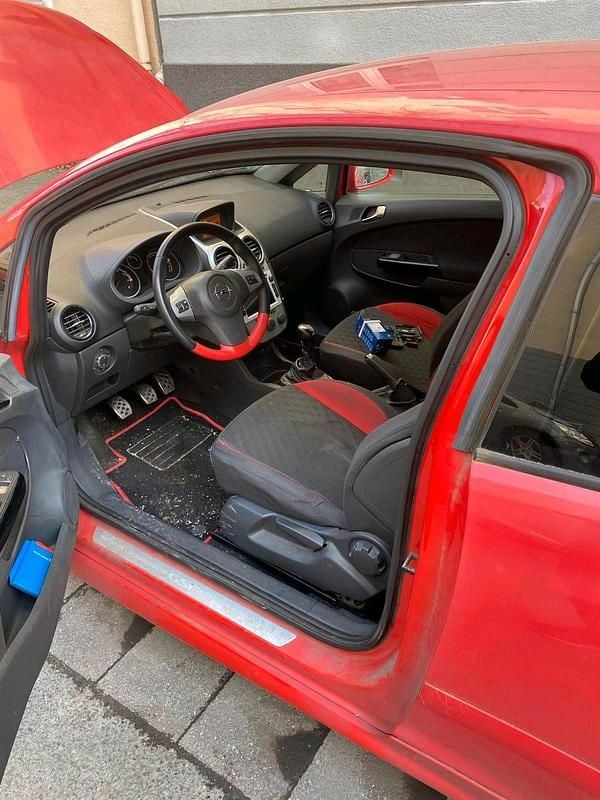 Gebraucht Opel Corsa 160 PS (117 kW) 2007 Rot Kleinwagen