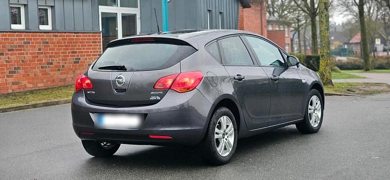 Gebraucht Opel Astra 100 PS (73 kW) 2011 Andere farben Kleinwagen