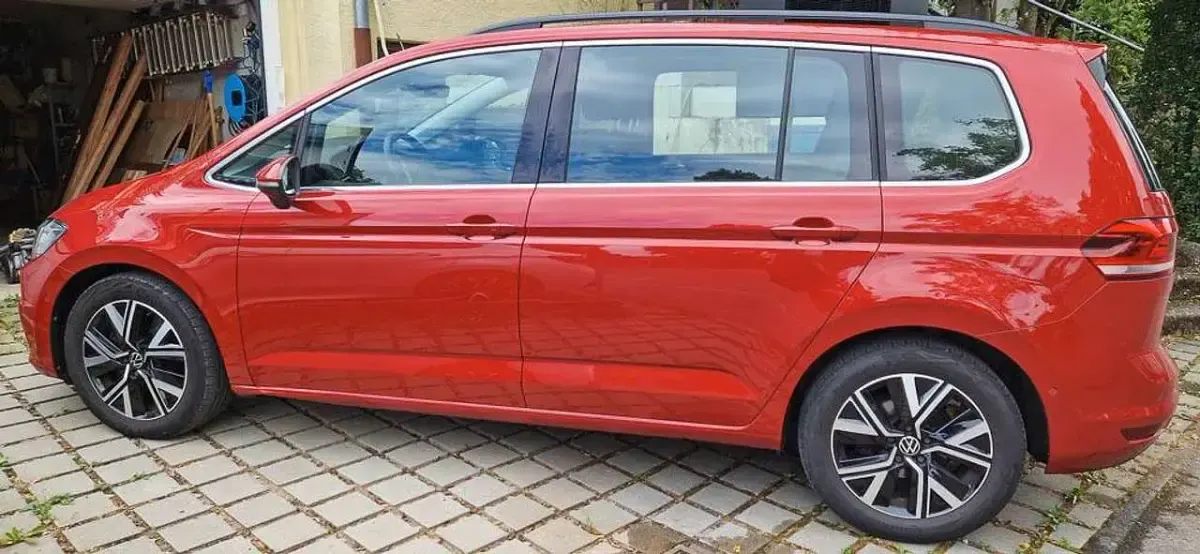 Gebraucht VW Touran 150 PS (110 kW) 2021 Rot Van / Kleinbus