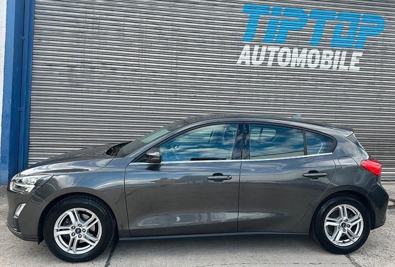 Gebraucht Ford Focus Cool & Connect 155 PS (114 kW) 2021 Grau Kleinwagen