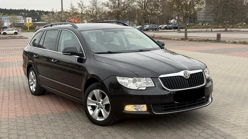 Gebraucht Skoda Superb 140 PS (102 kW) 2012 Schwarz Kombi