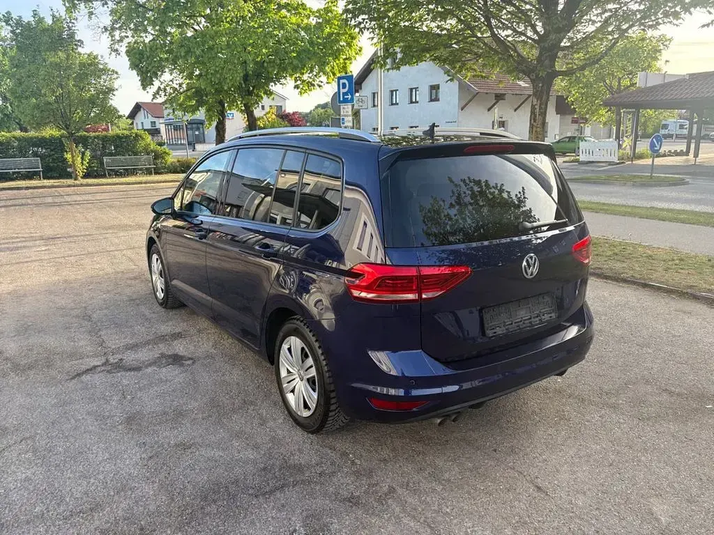 Gebraucht VW Touran Comfortline 150 PS (110 kW) 2016 Blau Van / Kleinbus