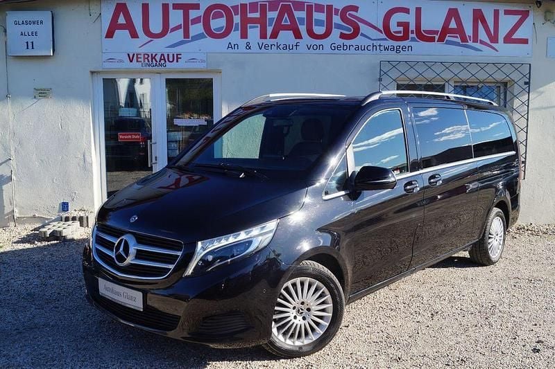 Obsidianschwarz Gebraucht 2019 Mercedes V250 Avantgarde Van / Kleinbus | 37.999 € (Fairer Preis) - Bild 1/4