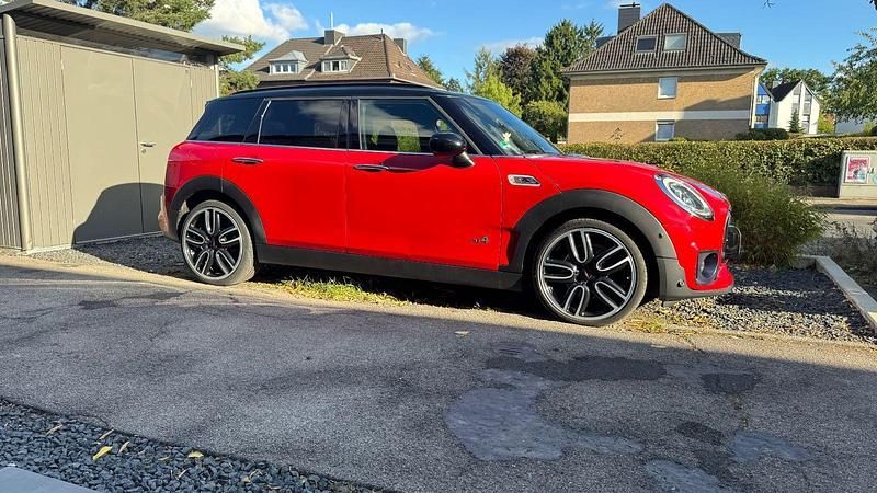 Rot Gebraucht 2017 Mini Cooper SD Clubman Kombi | 18.999 € (Fairer Preis) - Bild 1/4