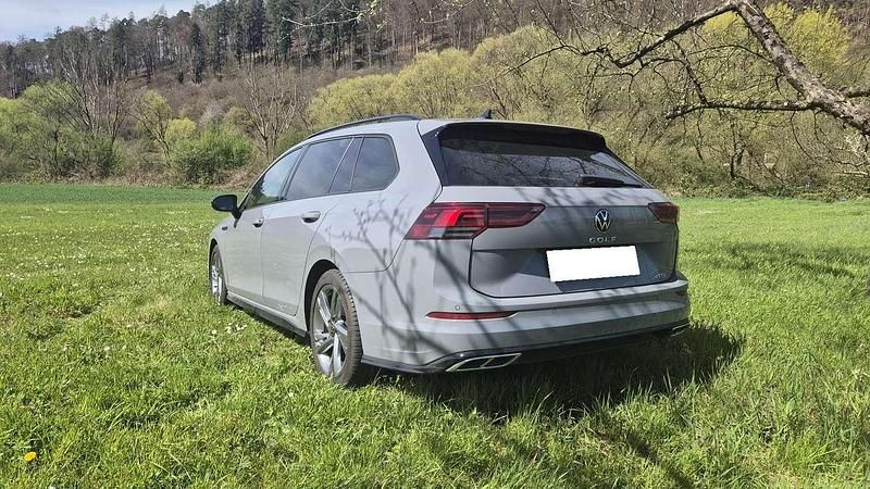 Second-hand VW Golf VIII R-line 150 CP (110 kW) 2023 Gri Break