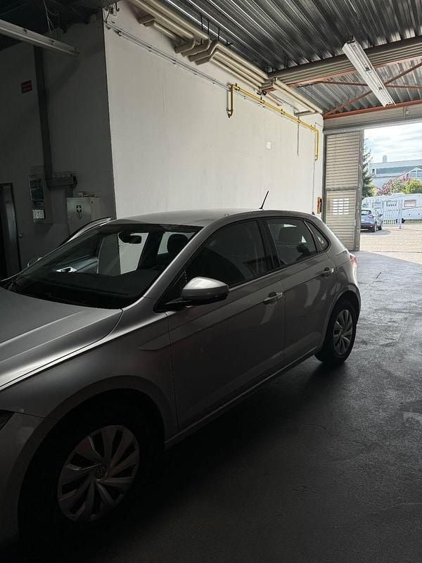 Grau Gebraucht 2019 VW Polo Comfortline Kleinwagen | 11.500 € (Guter Preis) - Bild 1/4