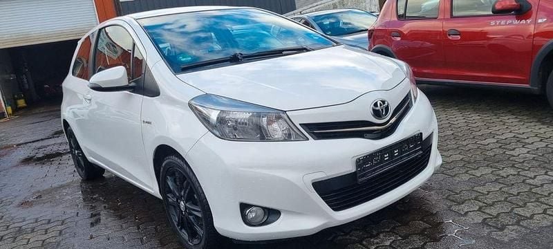 Weiß Gebraucht 2012 Toyota Yaris Club Kleinwagen | 4.990 € (Superpreis) - Bild 1/4