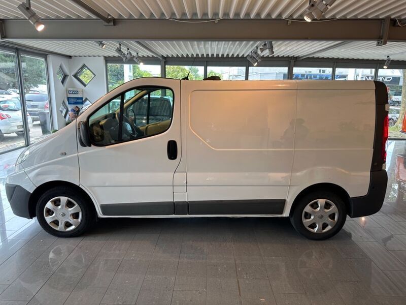 Gebraucht Renault Trafic 90 PS (66 kW) 2012 Weiß Van / Kleinbus