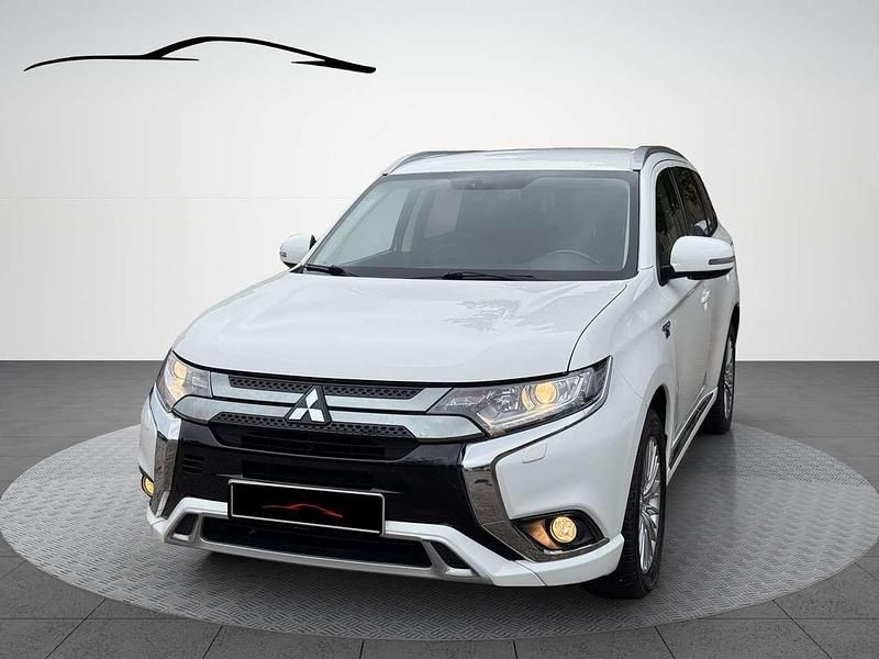 Frost white Gebraucht 2018 Mitsubishi Outlander P-HEV Basis SUV | 16.500 € (Fairer Preis) - Bild 1/4