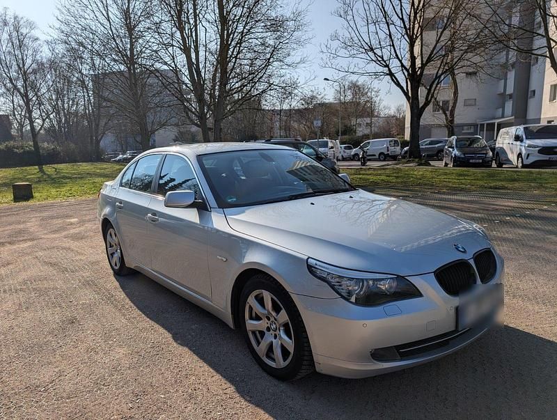 Gebraucht BMW 523 190 PS (139 kW) 2007 Silber Limousine
