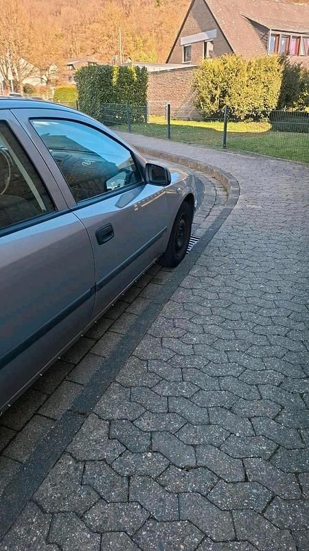 Silber Gebraucht 2002 Opel Astra Limousine | 1.800 € (Guter Preis) - Bild 1/4