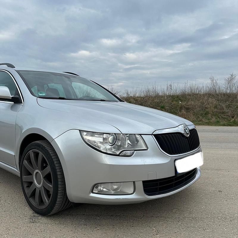 Gebraucht Skoda Superb 140 PS (102 kW) 2013 Grau Limousine