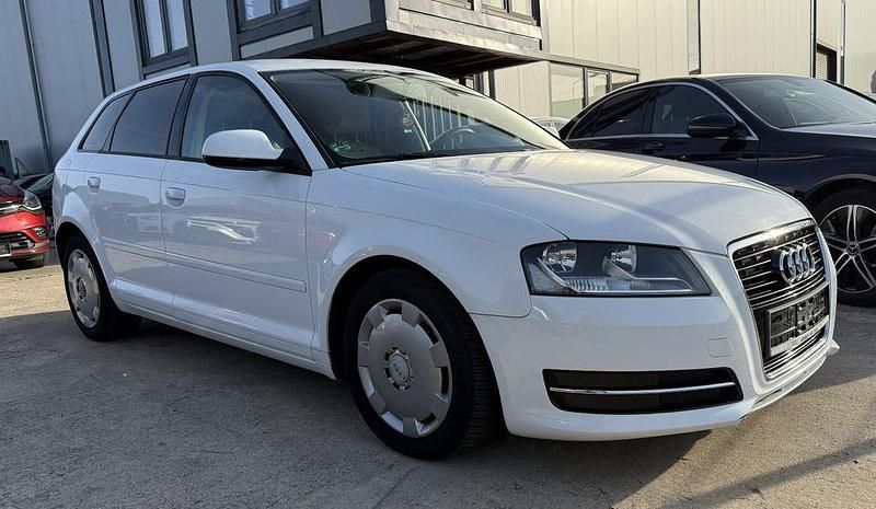 Gebraucht Audi A3 Attraction 105 PS (77 kW) 2012 Weiß Kleinwagen