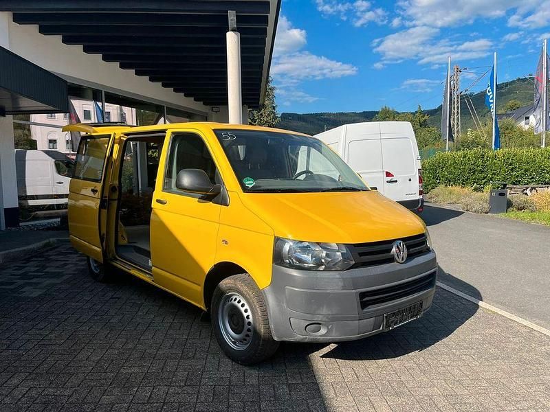 Second-hand VW T5 84 CP (61 kW) 2011 Galben Van