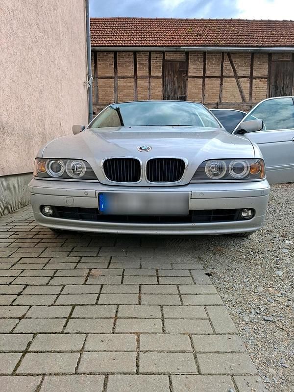 Silber Gebraucht 2001 BMW 520 Limousine | 1.400 € (Superpreis) - Bild 1/4