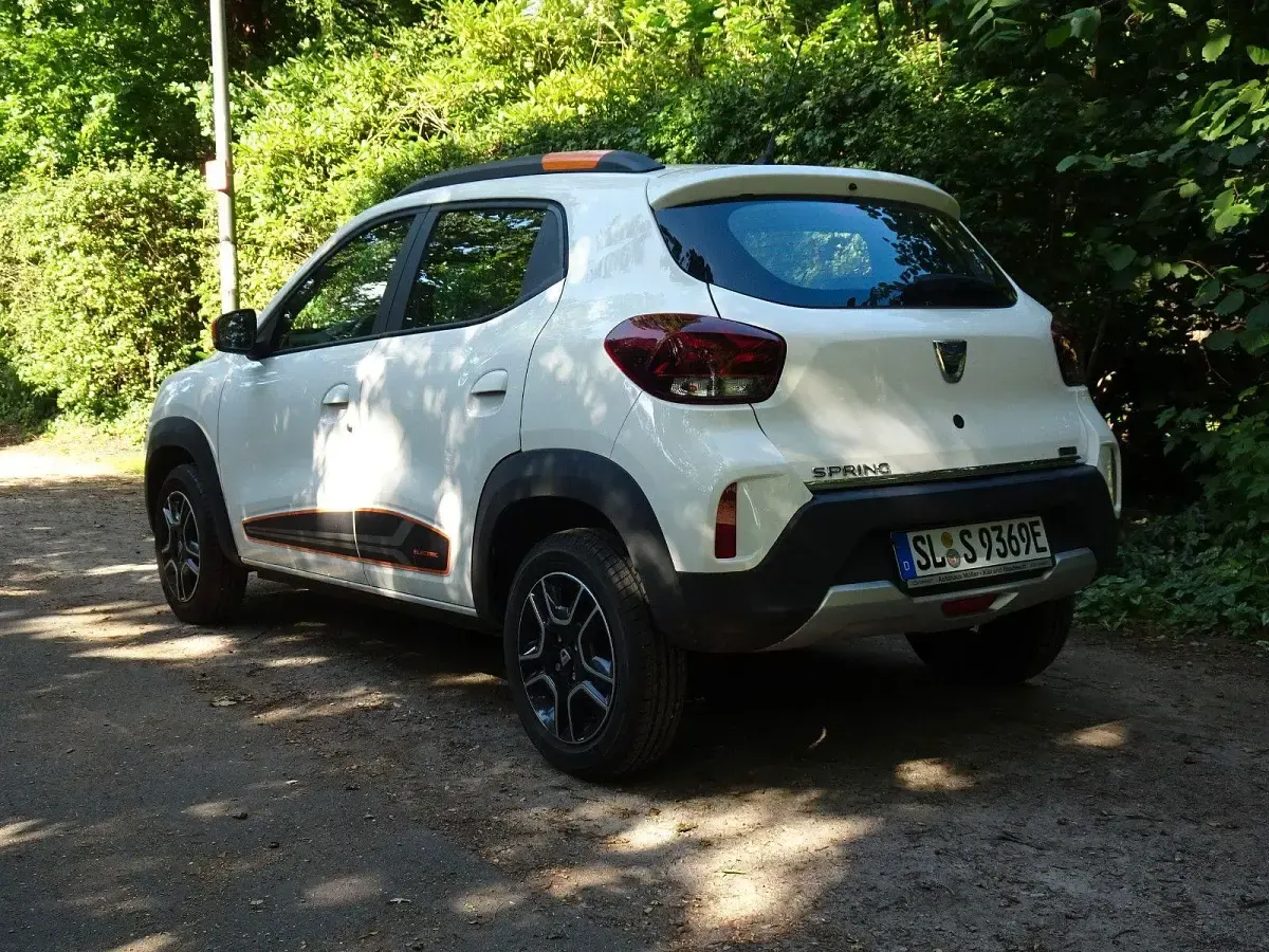 Gebraucht Dacia Spring Comfort Plus 33 kW (45 PS) 2022 Weiß Kleinwagen
