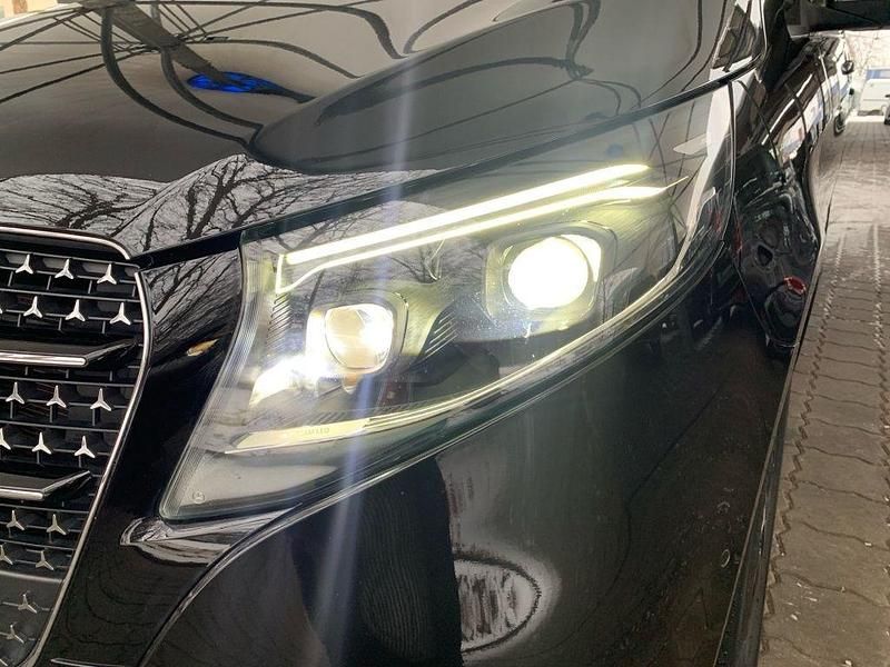 Gebraucht Mercedes V300 Avantgarde 237 PS (174 kW) 2024 Schwarz Van / Kleinbus