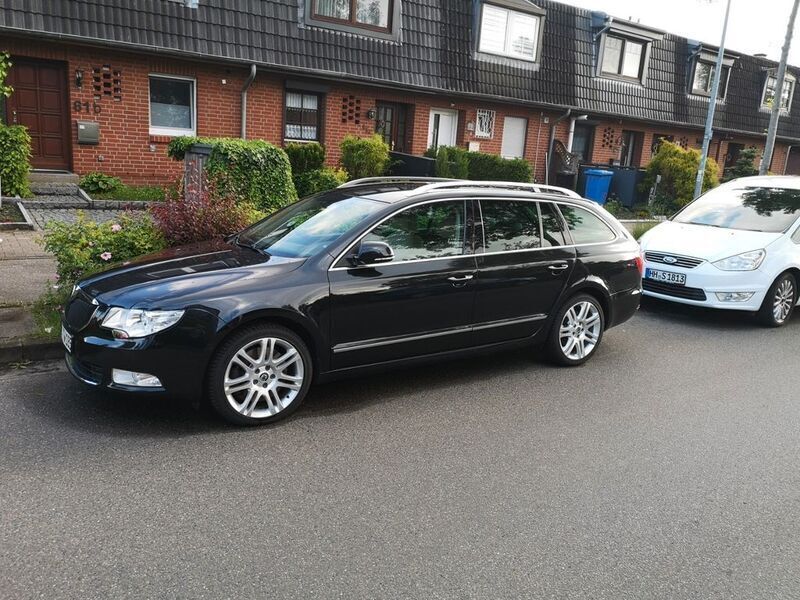 Schwarz Gebraucht 2010 Skoda Superb Elegance Kombi | 10.500 € (Teuer) - Bild 1/4