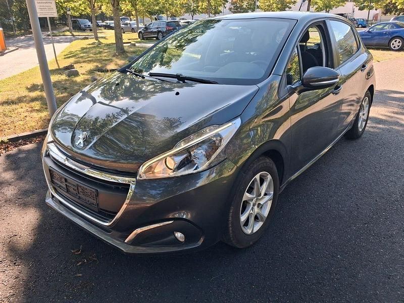 Grau Gebraucht 2017 Peugeot 208 Active Kleinwagen | 7.200 € (Guter Preis) - Bild 1/4