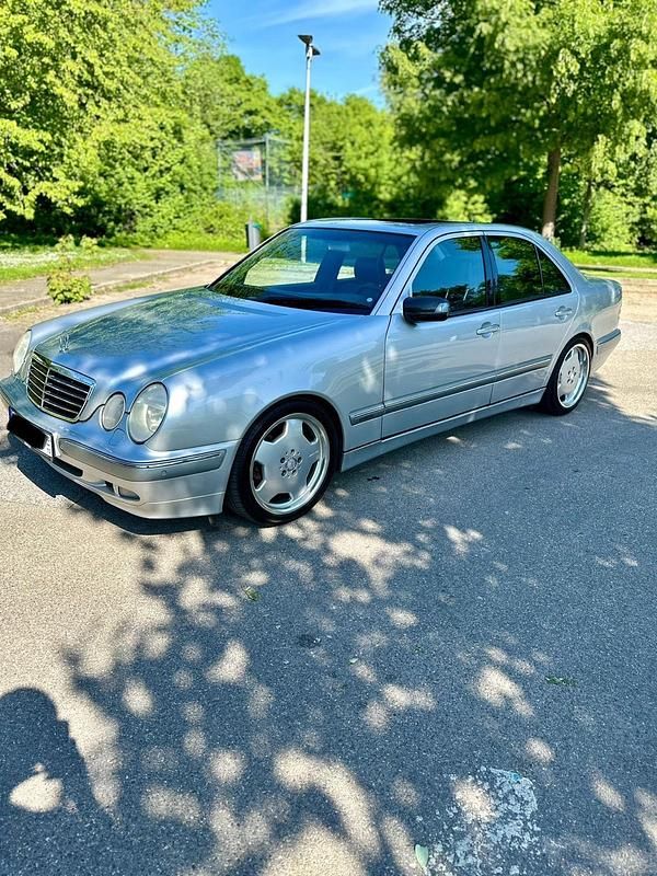 Silber Gebraucht 2000 Mercedes E430 AMG Limousine | 7.500 € (Etwas zu teuer) - Bild 1/4