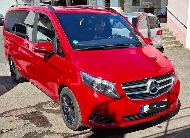 Rot Gebraucht 2018 Mercedes V220 Edition Van / Kleinbus | 36.999 € (Fairer Preis) - Bild 1/4