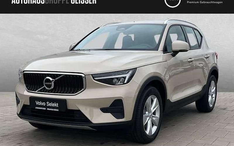 Neu Volvo XC40 Core 163 PS (119 kW) 2025 Braun SUV