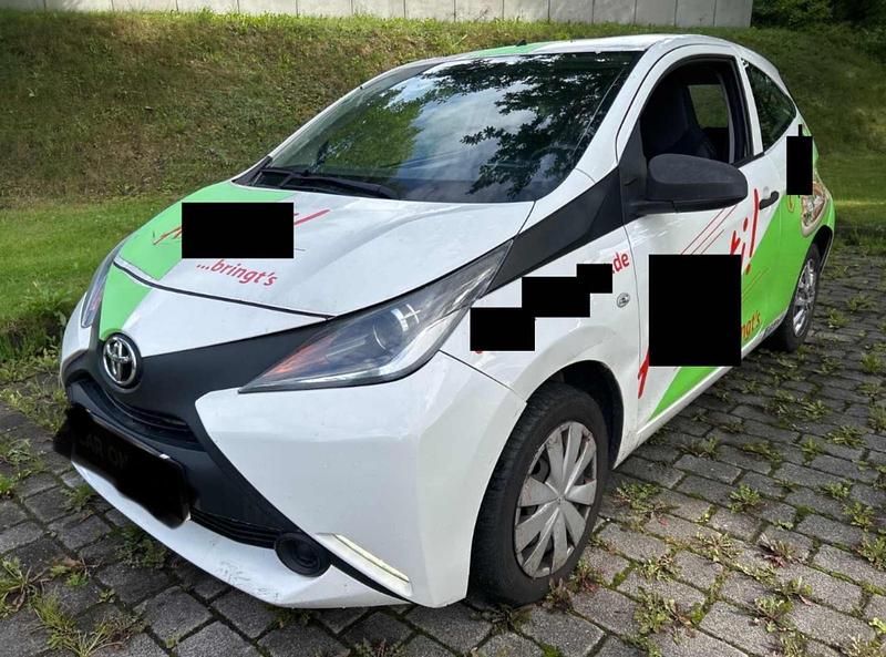 Weiß Gebraucht 2017 Toyota Aygo Kleinwagen | 3.999 € (Fairer Preis) - Bild 1/4