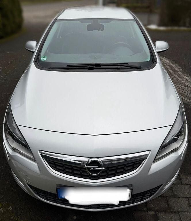 Gebraucht Opel Astra Edition 101 PS (74 kW) 2011 Silber Limousine