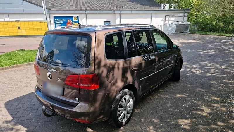 Braun Gebraucht 2011 VW Touran Highline Van / Kleinbus | 5.500 € (Fairer Preis) - Bild 1/4