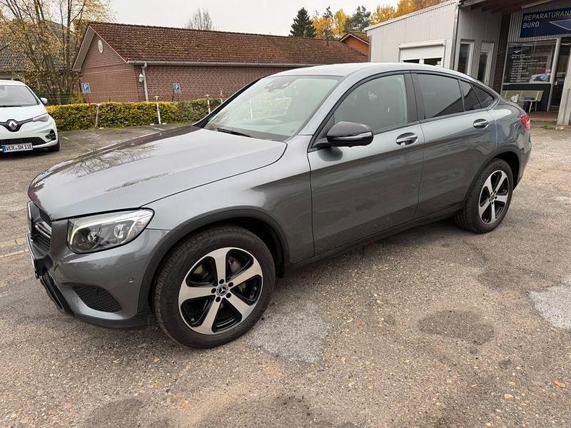 Grau Gebraucht 2018 Mercedes GLC350 Night SUV | 28.500 € (Etwas zu teuer) - Bild 1/4