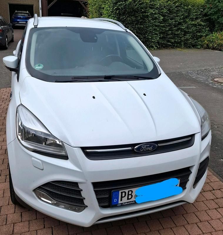 Weiß Gebraucht 2015 Ford Kuga SUV | 10.500 € (Fairer Preis) - Bild 1/4