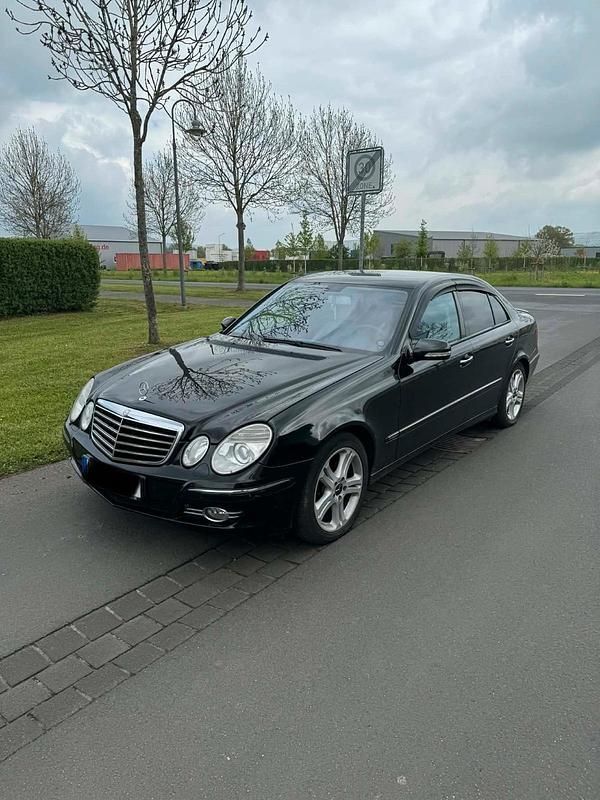 Gebraucht Mercedes E320 224 PS (164 kW) 2008 Schwarz Limousine