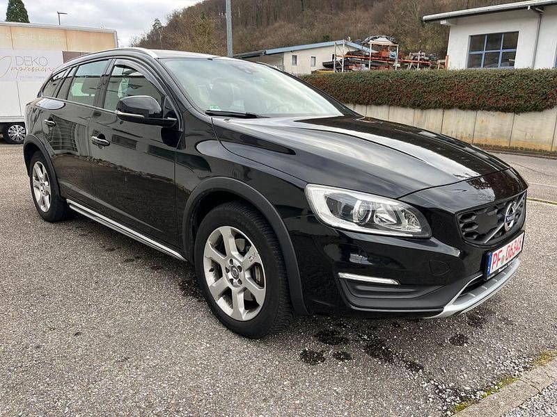 Gebraucht Volvo V60 CC Summum 190 PS (139 kW) 2016 Schwarz Kombi