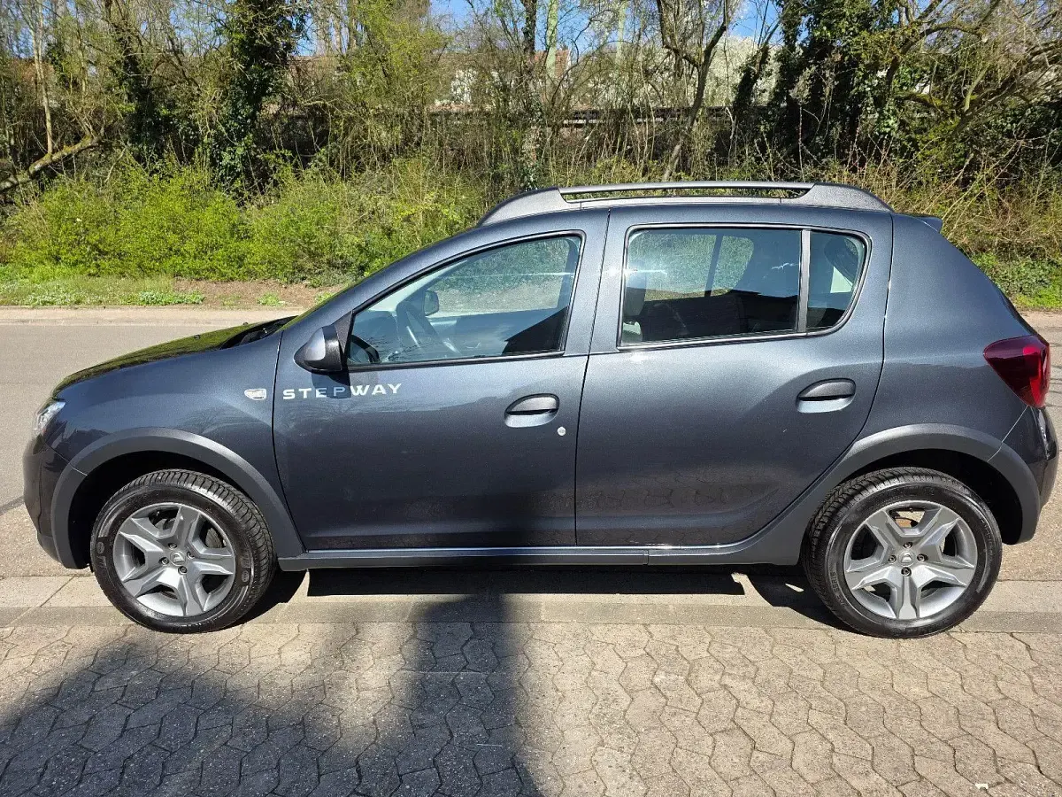 Gebraucht Dacia Sandero Prestige 90 PS (66 kW) 2020 Grau SUV