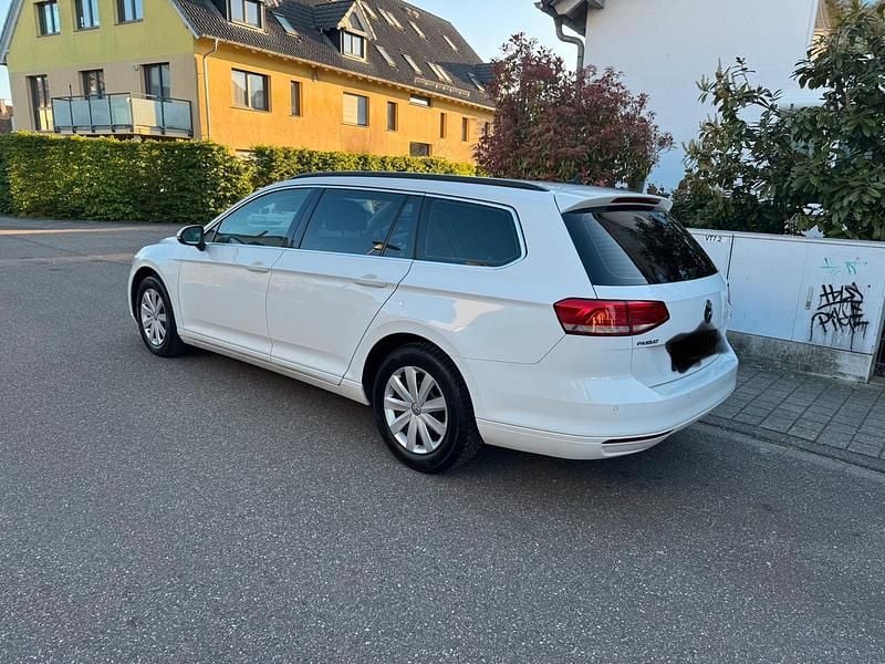 Gebraucht VW Passat 125 PS (91 kW) 2016 Weiß Kombi