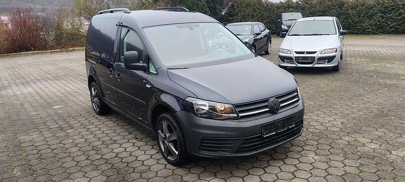 Usata VW Caddy 102 CV (75 kW) 2017 Blu Monovolume