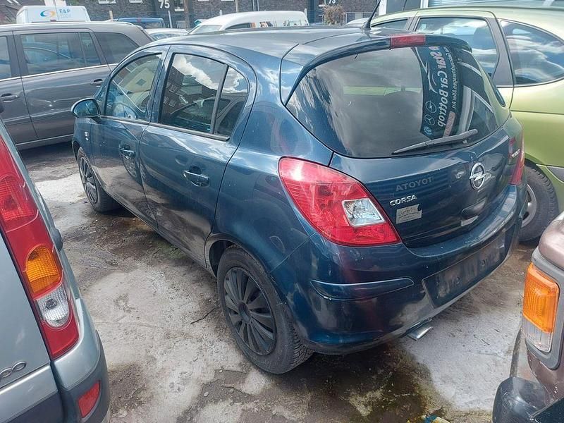 Second-hand Opel Corsa Selection 69 CP (50 kW) 2011 Albastru Hatchback