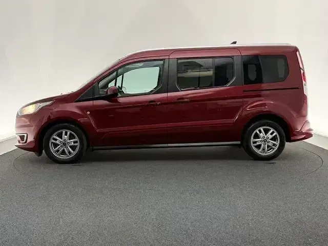 Gebraucht Ford Tourneo Titanium 120 PS (88 kW) 2019 Rot Van / Kleinbus