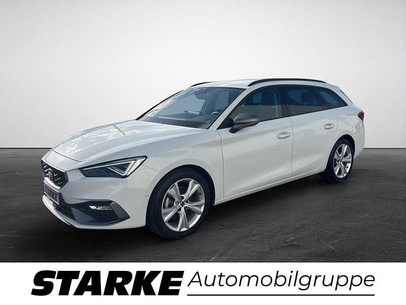 Weiß Gebraucht 2024 Seat Leon FR-Line Limousine | 26.440 € (Guter Preis) - Bild 1/4