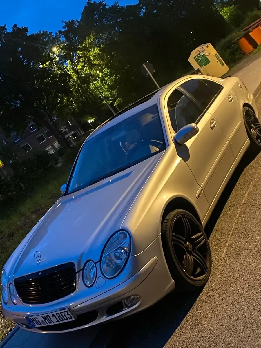Gebraucht Mercedes E240 177 PS (130 kW) 2002 Silber Limousine