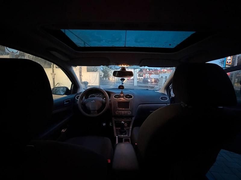 Second-hand Ford Focus 145 CP (106 kW) 2006 Albastru Hatchback