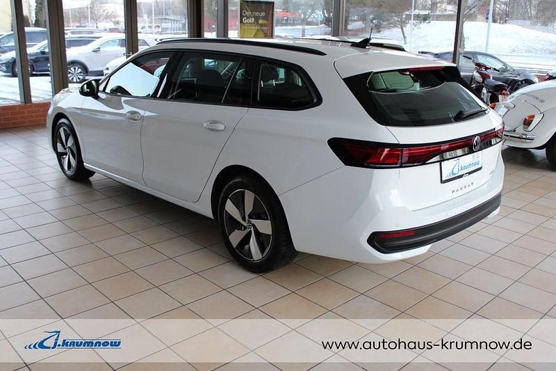 Gebraucht VW Passat Basis 150 PS (110 kW) 2025 Pure white Kombi