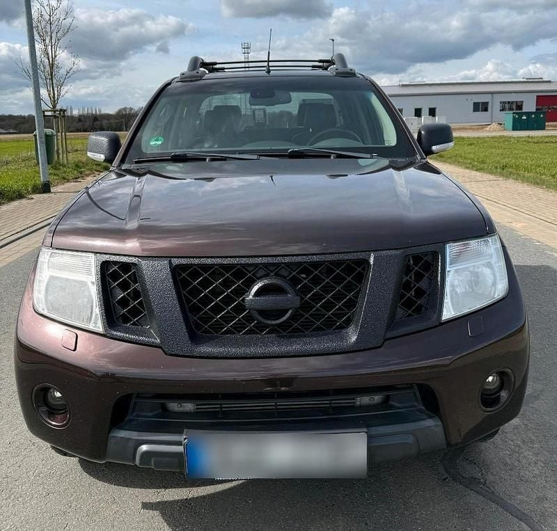 Gebraucht Nissan Navara 231 PS (169 kW) 2012 Braun Pickup