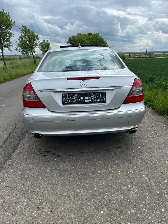 Gebraucht Mercedes E280 Elegance 190 PS (139 kW) 2009 Silber Limousine