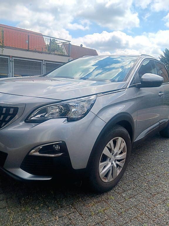Grau Gebraucht 2017 Peugeot 3008 Allure SUV | 11.400 € (Fairer Preis) - Bild 1/4