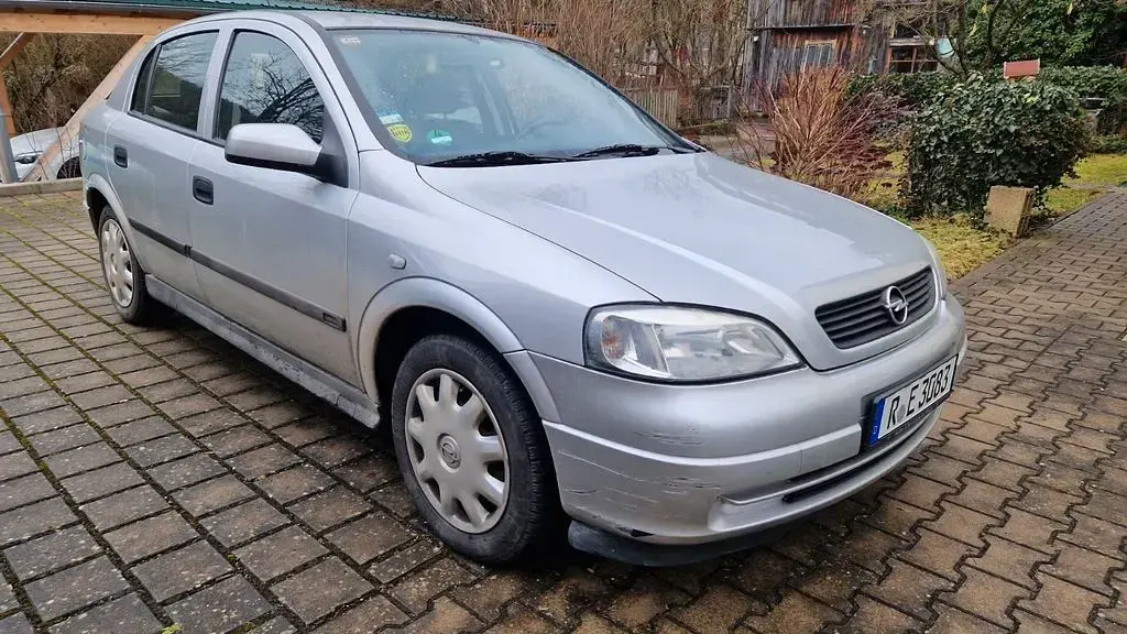 Gebraucht Opel Astra 101 PS (74 kW) 2000 Silber Limousine