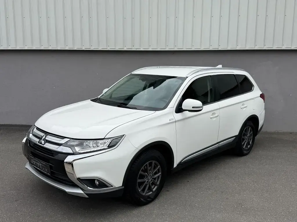 Gebraucht Mitsubishi Outlander Edition 150 PS (110 kW) 2017 Weiß SUV