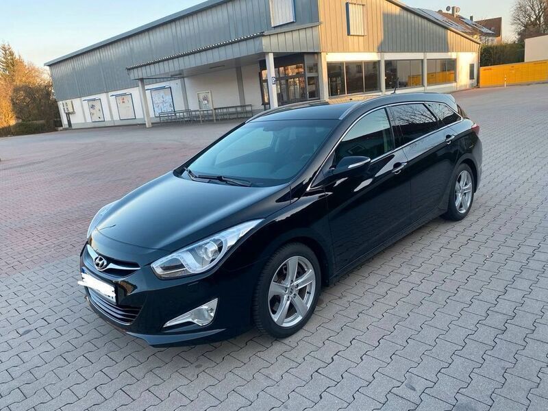 Schwarz Gebraucht 2013 Hyundai i40 Edition Kombi | 10.500 € (Etwas zu teuer) - Bild 1/4