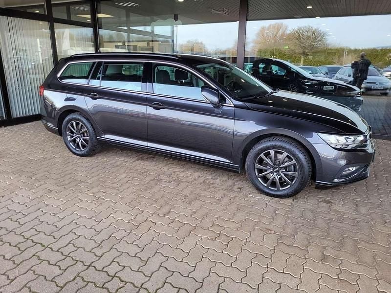 Grau Gebraucht 2020 VW Passat Business Kombi | 24.500 € (Etwas zu teuer) - Bild 1/4