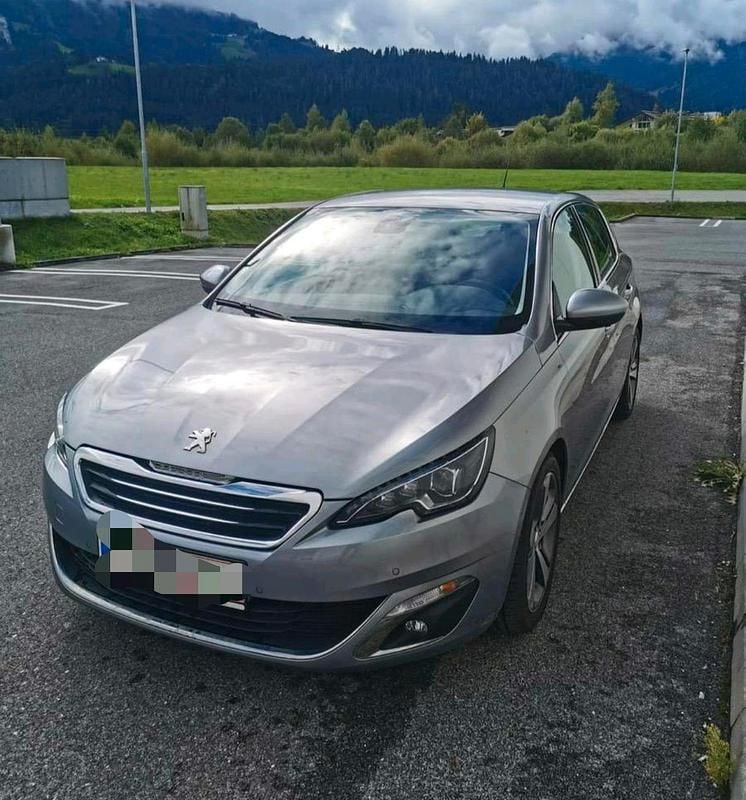 Grau Gebraucht 2017 Peugeot 308 Kleinwagen | 8.200 € (Guter Preis) - Bild 1/4